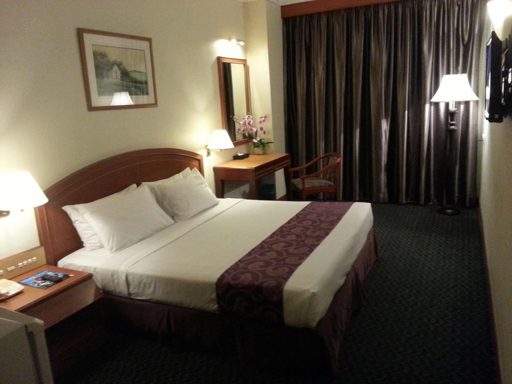 Orkid Hotel Melaka エクステリア 写真